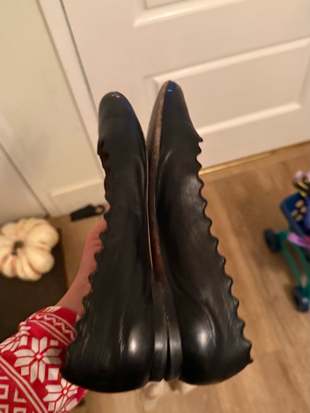 Chloe Black Leather Scalloped Edge Flats - Picture 3 of 7